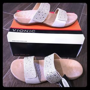 NWT Vionic Gold Sandals Sz.9